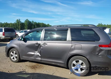 2012 Toyota Sienna Le V6 8 Passenger из США, поврежденный, VIN 5TDKK3DC4CS228805